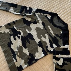 XS camouflage sweater